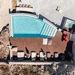 Martinez Luxury Escape *