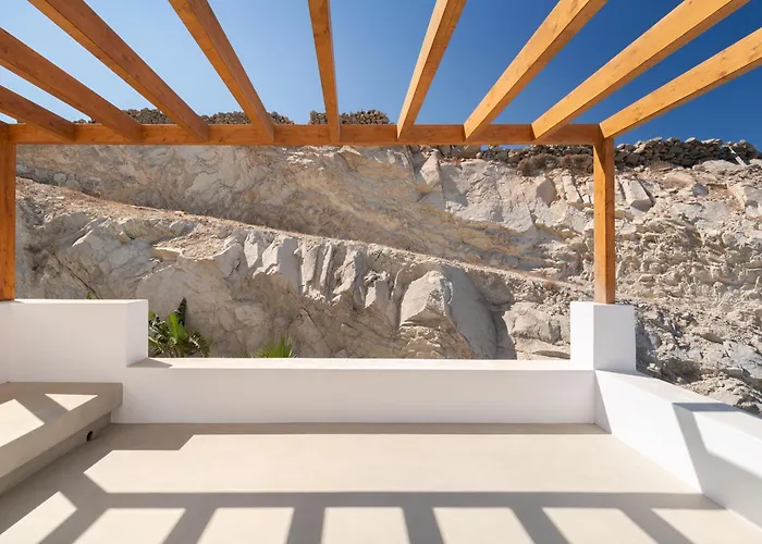 Willa Martinez Luxury Escape *