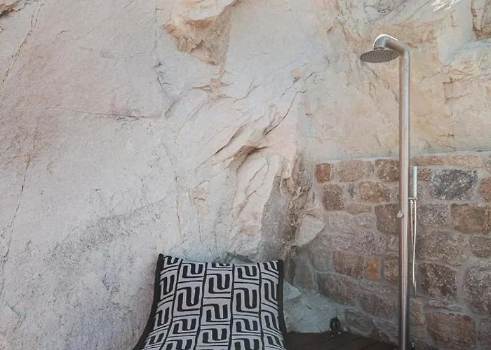 Willa Martinez Luxury Escape