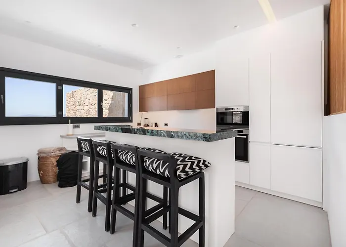 Martinez Luxury Escape